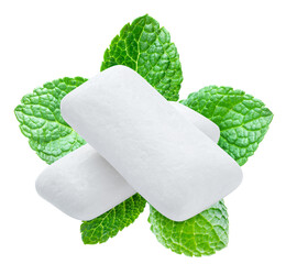 Naklejka premium White mint chewing gum pads with fresh green mint leaves for dental care and dental health advertising, with clipping path