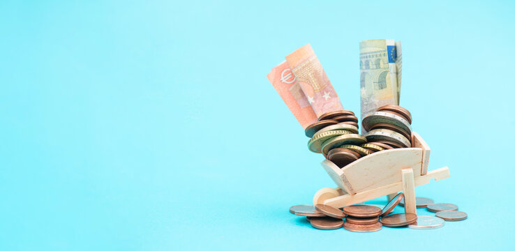 Inflation rate of money, income, economic and financial crisis, loss of purchasing power, increase of living costs, poverty, recession, low wage, mortage payment 