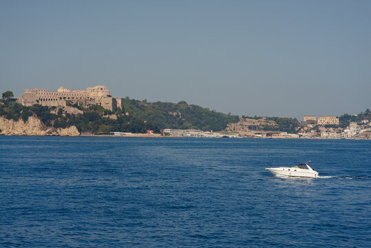 Bacoli vista dal mare