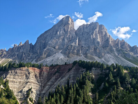 Sass de Putia is a magnificent mountain in the Dolomites, 2,875 meters high, located in South Tyrol on the edge of the Puez-Odle Nature Park.