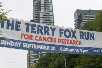 Naklejka premium Terry Fox run banner on Leslie St, Toronto