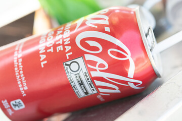 Naklejka premium discarded Coca-Cola container in Toronto