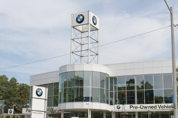 Naklejka premium building at Parkview BMW, a dealer, located at 1155 Leslie St, North York, Toronto