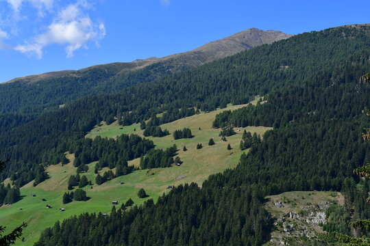 Sch&ouml;ne Landschaft bei Reschen in S&uuml;dtirol 
