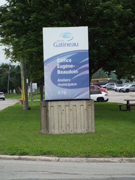 Gatineau, Quebec, Canada &ndash; June 28, 2026: A large sign for "Ville de Gatineau, Edifice Eugene-Beaudoin, and Ateliers municipaux 476" stands on a concrete base next to a grassy lawn on Bd Saint-Ren&eacute; E.
