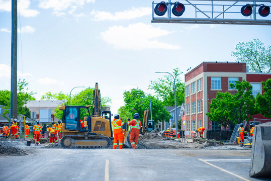 railway construction in Canada, building the renewal of a level crossing, upgrading from a single line to twin track