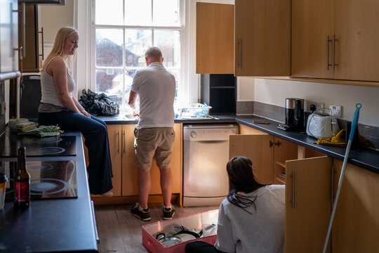 Gen Z girls moving into their first shared house