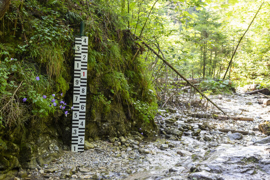Wasserstand in einem Fluss bei D&uuml;rre