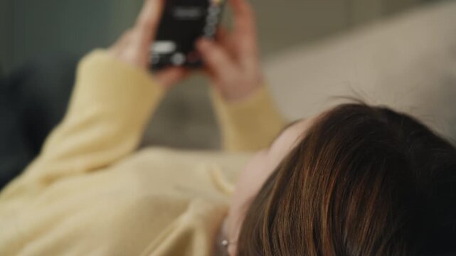 Girl watches short videos on phone, social development and screen time risks