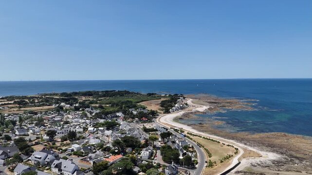 port et c&ocirc;te rocheuse du Croisic en Bretagne sud
