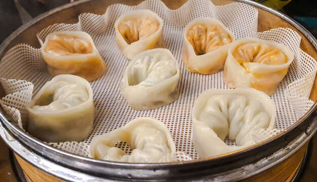 chinese steamed dumplings