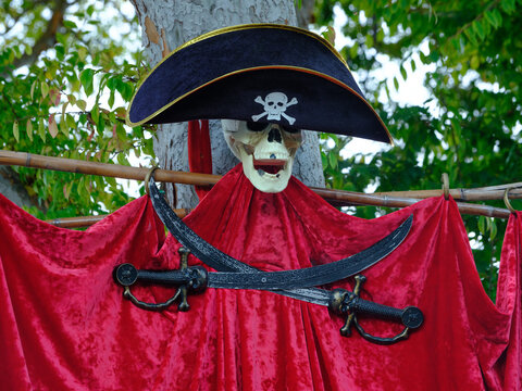 Halloween Theatrical Pirate Skull Crossed Swords Tricorn Hat 