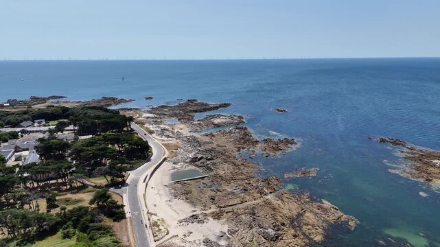 port et c&ocirc;te rocheuse du Croisic en Bretagne sud
