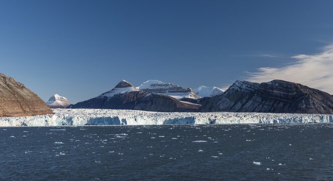 Ossian Sarsfjellet, Kronebreen or Crown Glacier, Kongsfjord or Kongsfjorden, Spitsbergen archipelago, Svalbard, Norway