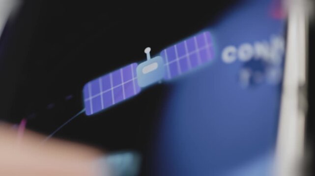 Display identifies satellite SAT-2471 at 712 km