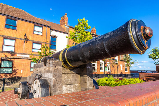 Historic Cannon at Hull Marina in Kingston upon Hull, East Riding of Yorkshire, England, UK