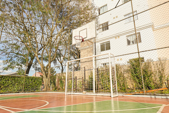 Quadra poliesportiva em condominio clube
