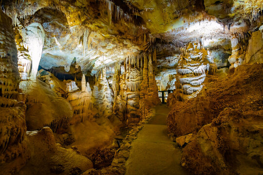 Intricate stalactites and stalagmites inside Lehman Caves