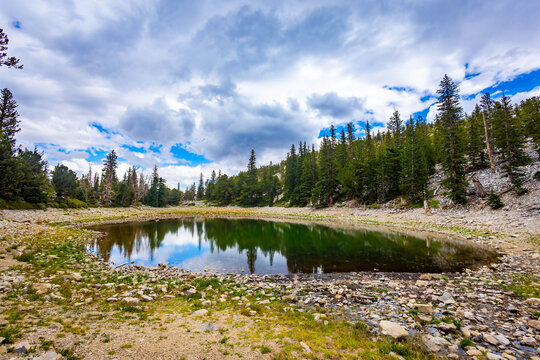 Teresa Lake panorama along Alpine Lakes Loop trail