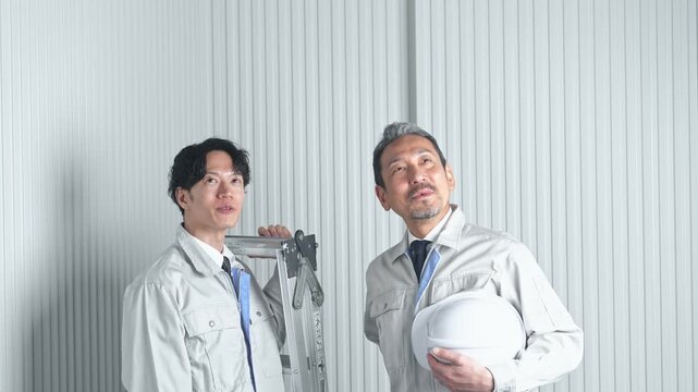 男性作業員のグループ。建設、工事、修理、業者、エンジニア、安全、人材、仕事、産業、チームワーク、仕事