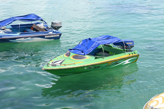 speedboat