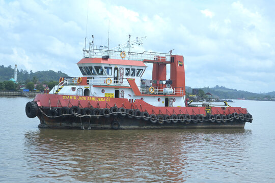 Tugboat towing a pontoon.