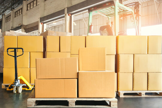 Bulk of Package Boxes on Wooden Pallets. CardBoard Boxes. Distribution Warehouse Shipping. Logistics Warehouse. Package Boxes Supplies. Supply Chain Shipment Goods. Distribution Warehouse.