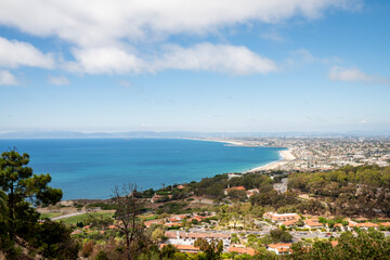 Fototapeta premium Panoramic view of Palos Verdes Estates coastline and the Pacific Ocean