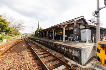 Fototapeta premium 秋の北条鉄道 法華口駅（兵庫県加西市）