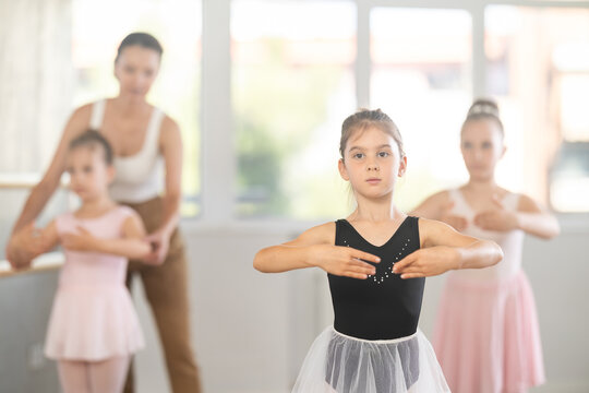 Ballet lesson for children - choreographer teaches girls ballet steps