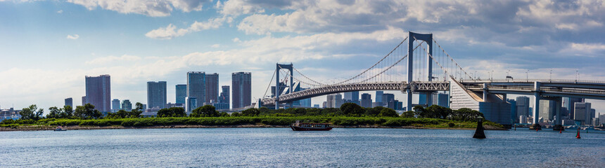 Fototapeta premium Tokyo Odaiba Skyline with Rainbow Bridge, Japan