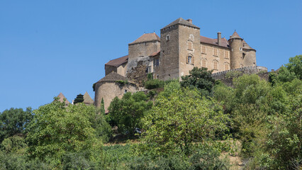 Fototapeta premium Le Château de Berzé-le-Châtel est la forteresse médiévale la plus grande et la mieux conservée en Saône-et-Loire en Bourgogne. Monument historique, décor de film