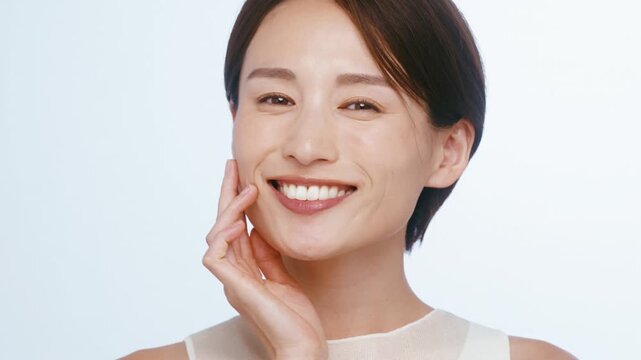 歯が綺麗な日本人女性のポートレート