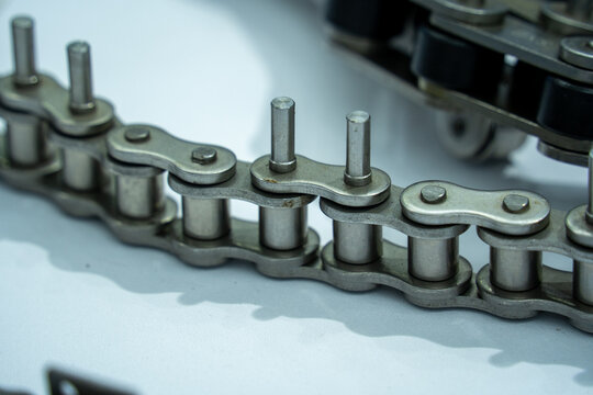 Industrial Metal Conveyor Chain With Attached Pins
