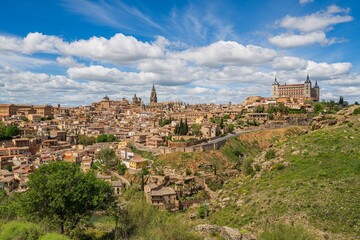 Fototapeta premium Toledo Cityscape With Alcazar And Cathedral Under Cloudy Sky