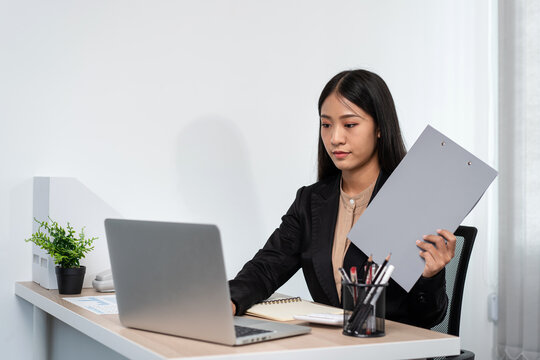 Business woman working on document to reading financial chart an