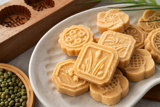 Traditional Chinese peanut mung bean cake with floral patterns on a ceramic plate.