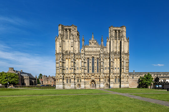 Gotische Westfassade der Wells Kathedrale in England