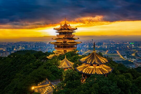 hangzhou chenghuang pavilion night view at dusk