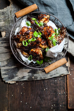 Chicken wings with sesame seeds and spring onions
