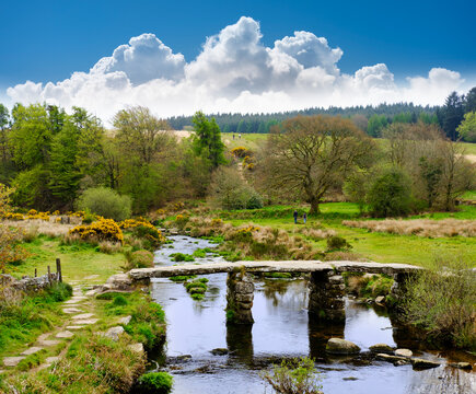 UK, Postbridge, Clapper Bridge over East Dart River at Dartmoor National Park