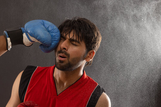 A BOXER PUNCHED DURING BOXING PRACTICE 