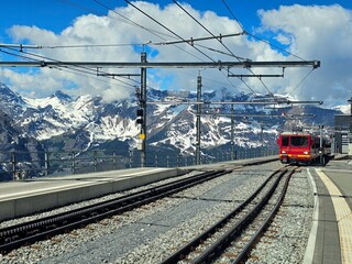 train in the mountains at jungfraujoch, swiss © Kanishk