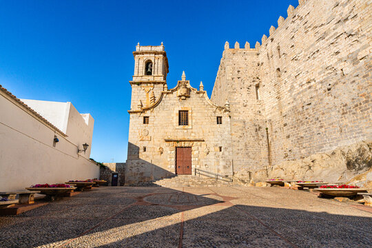 Scenic summer sight in Peniscola, beautiful seaside town in the Province of Castellon, Valencian Comunity, Spain.