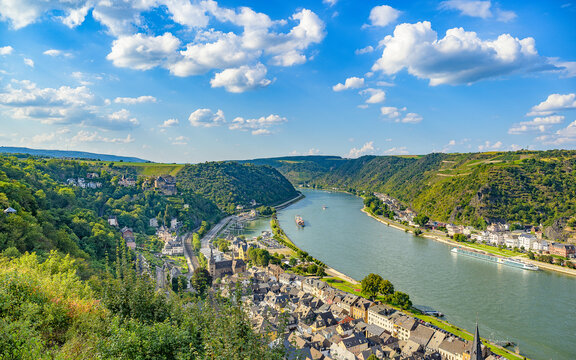 Weiter Blick &uuml;ber das Mittelrheintal bei Sankt Goar 053821