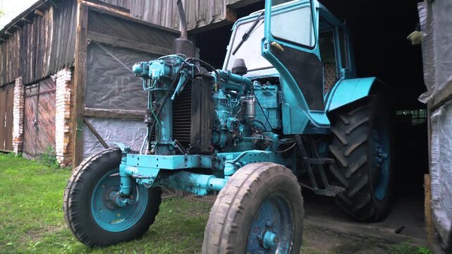 old blue retro tractor engine repair and start after repair crankshaft replacement