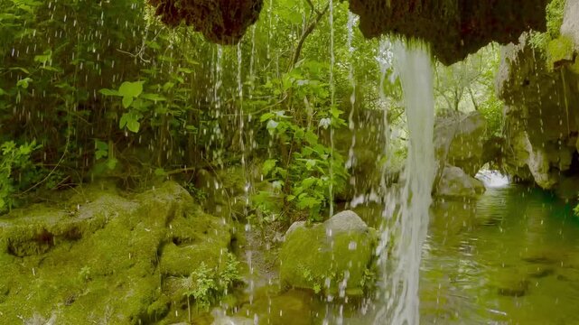 La fuente los cl&oacute;ticos, peque&ntilde;o para&iacute;so escondido de la Comunidad Valenciana