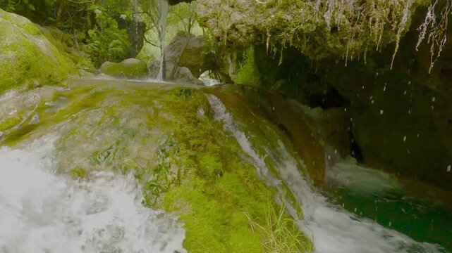 La fuente los cl&oacute;ticos, peque&ntilde;o para&iacute;so escondido de la Comunidad Valenciana