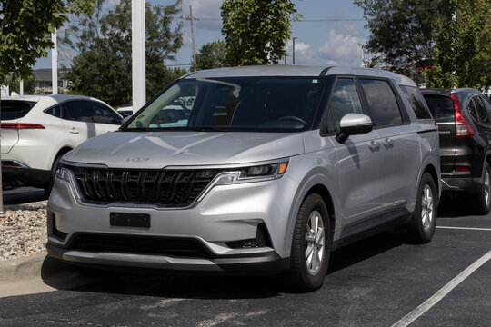 Used Kia Carnival display. With pricing concerns, Kia is buying and selling preowned vehicles to meet demand. MY:2022