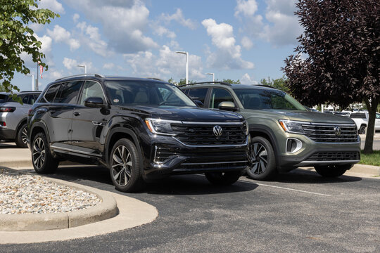 Volkswagen Atlas SUV display. Volkswagen offers the Atlas in SE, Peak Edition, SEL, and SEL Premium R-Line models. MY:2026